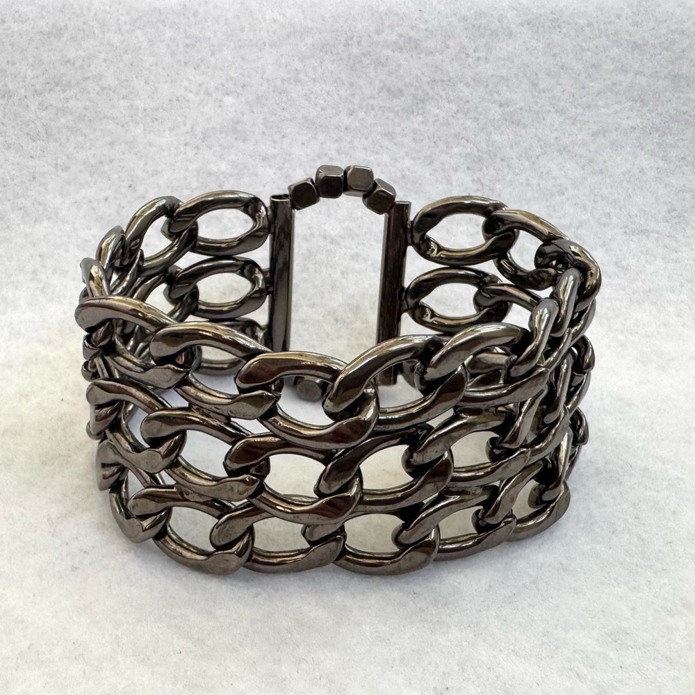 Chain Bracelet. Silver Tone and Elastic Band.